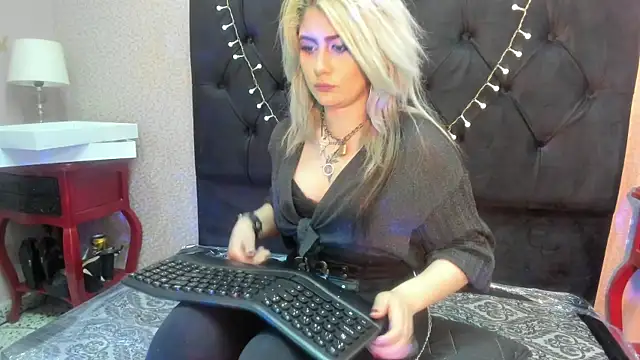 HollyWould   online show from October 2025 06:08:02 PM