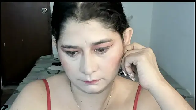 Snapshot of alinabozz1 chatting on July 2026 02:57:02 AM alinabozz1 online show from July 2026 02:57:02 AM