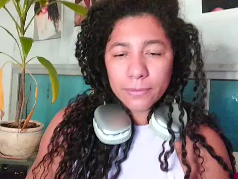 Snapshot of bellacrespalatina chatting on May 2026 04:39:02 AM bellacrespalatina online show from May 2026 04:39:02 AM