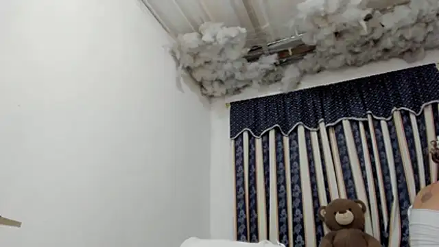 Lauu G online show from February 2026 01:27:01 PM