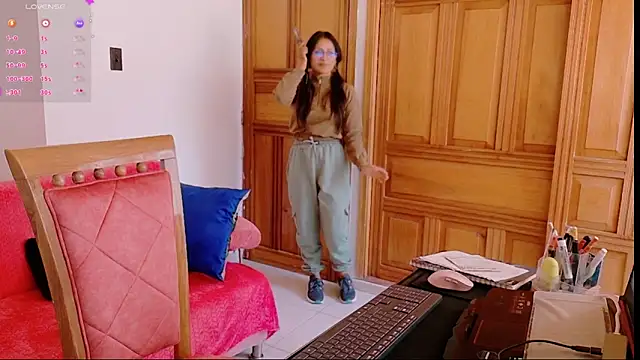 Snapshot of Jade_Zephyra chatting on January 2025 04:27:01 PM Jade Zephyra online show from January 2025 04:27:01 PM