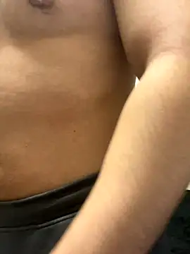 Snapshot of YU-KI00 chatting on November 2025 11:36:02 AM YU-KI00 online show from November 2025 11:36:02 AM