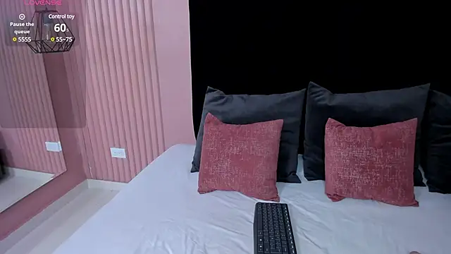 emilie xx  online show from December 2024 01:06:02 PM