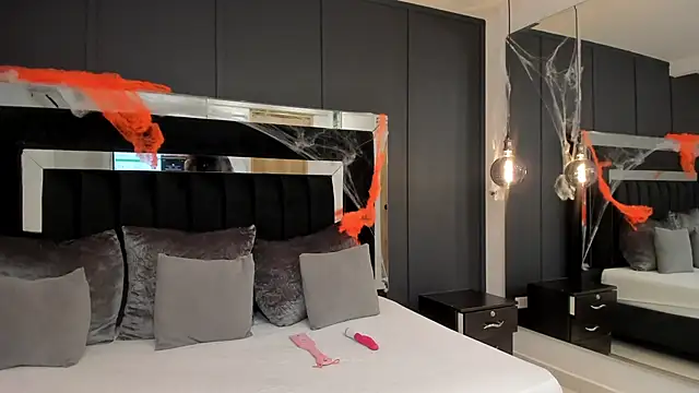 emilie xx  online show from October 2025 09:30:01 PM