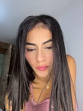 emilie xx  online show from May 2026 04:09:02 AM