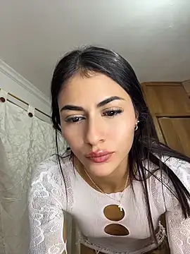 emilie xx  online show from May 2026 04:42:01 AM