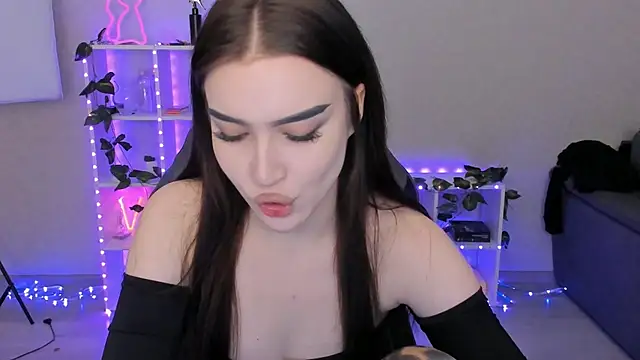 Snapshot of Melanie_N chatting on December 2024 11:22:02 AM Melanie N online show from December 2024 11:22:02 AM