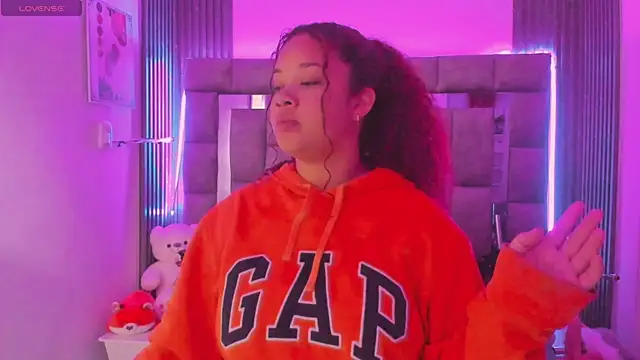 zulyjones online show from April 2026 01:01:02 PM