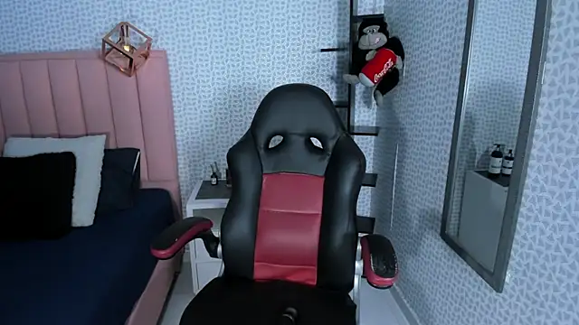 DENISERICHARD2 online show from October 2025 12:25:02 PM