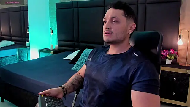 Snapshot of JossAckland chatting on February 2025 07:06:01 PM JossAckland online show from February 2025 07:06:01 PM