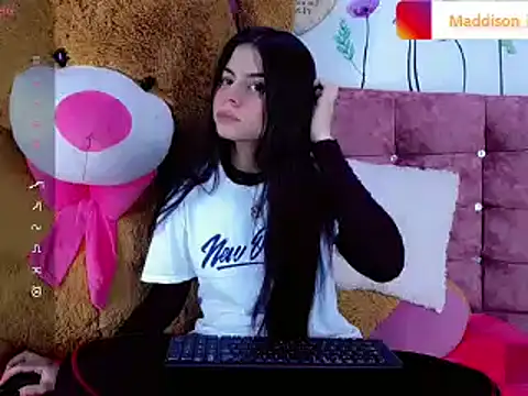 Madisson Ivanova online show from December 2024 03:58:01 AM