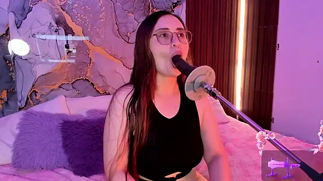 centaurigirl online show from November 2025 02:33:01 AM