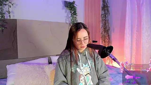 centaurigirl online show from March 2026 05:01:02 AM