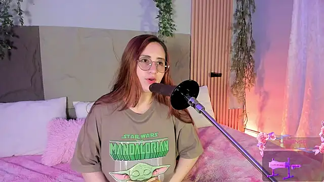 centaurigirl online show from April 2026 04:37:02 PM