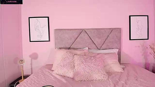 Emilyh  online show from November 2025 10:48:01 AM