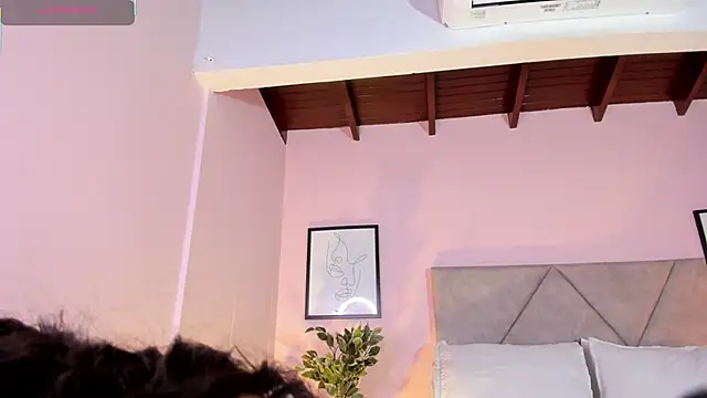 Emilyh  online show from January 2026 01:37:02 PM