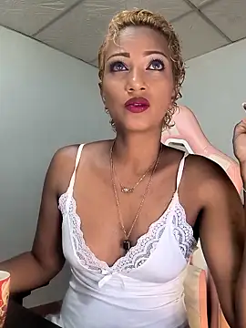 Snapshot of Amaliu_ chatting on November 2025 02:38:02 PM Amaliu online show from November 2025 02:38:02 PM