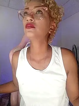 Snapshot of Amaliu_ chatting on November 2025 02:43:02 PM Amaliu online show from November 2025 02:43:02 PM