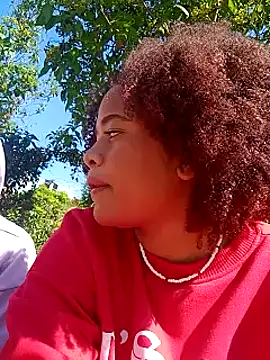 Snapshot of DANIELA_MICHEL chatting on December 2024 02:33:01 PM DANIELA MICHEL online show from December 2024 02:33:01 PM