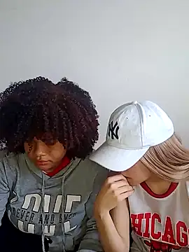 Snapshot of DANIELA_MICHEL chatting on December 2024 03:01:02 PM DANIELA MICHEL online show from December 2024 03:01:02 PM