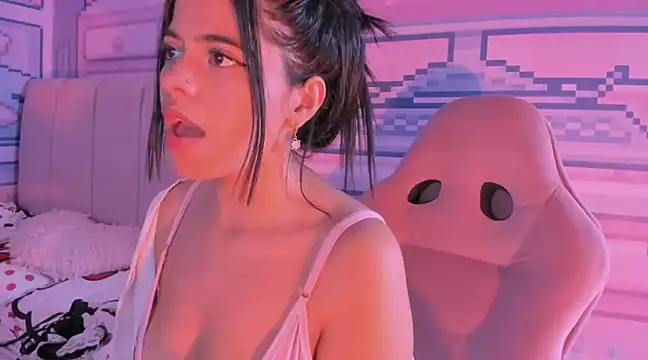 Snapshot of _18alice chatting on February 2025 01:44:01 AM 18alice online show from February 2025 01:44:01 AM