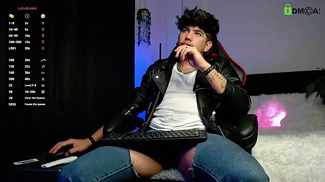 LyleBennett  online show from September 2025 12:49:02 PM