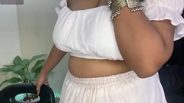 Snapshot of Doodhwaali chatting on November 2025 10:48:02 AM Doodhwaali online show from November 2025 10:48:02 AM