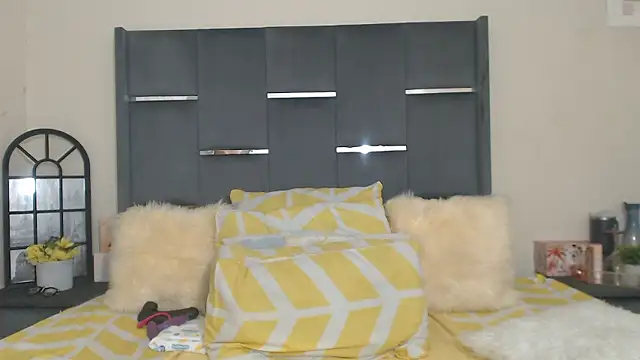 Snapshot of LaCaramellaChocolatia chatting on January 2026 01:08:02 AM LaCaramellaChocolatia online show from January 2026 01:08:02 AM