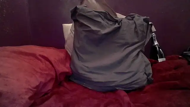 Snapshot of Cindy22 chatting on February 2025 10:17:02 PM Cindy22 online show from February 2025 10:17:02 PM