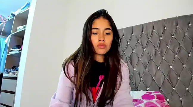 Snapshot of AriaMontgomery chatting on December 2024 05:15:01 AM AriaMontgomery online show from December 2024 05:15:01 AM