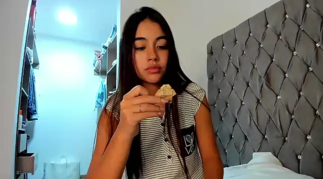 Snapshot of AriaMontgomery chatting on December 2024 12:52:02 AM AriaMontgomery online show from December 2024 12:52:02 AM