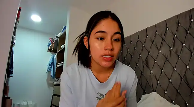 Snapshot of AriaMontgomery chatting on December 2024 07:44:01 AM AriaMontgomery online show from December 2024 07:44:01 AM