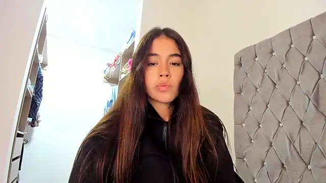 Snapshot of AriaMontgomery chatting on December 2024 04:49:02 AM AriaMontgomery online show from December 2024 04:49:02 AM