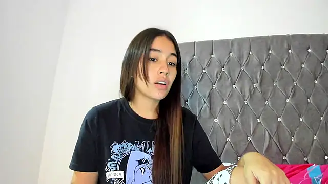 Snapshot of AriaMontgomery chatting on January 2025 11:34:01 AM AriaMontgomery online show from January 2025 11:34:01 AM