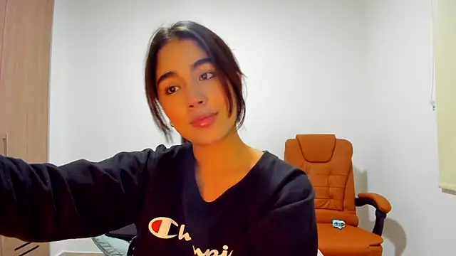 Snapshot of AriaMontgomery chatting on February 2025 05:00:01 AM AriaMontgomery online show from February 2025 05:00:01 AM