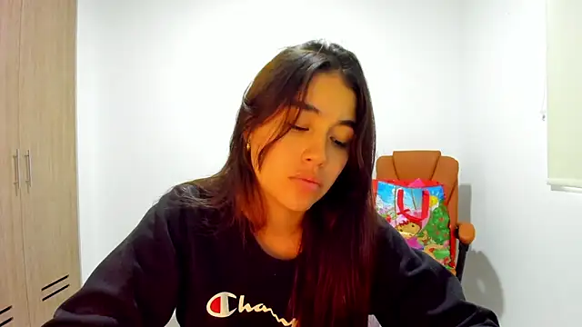 Snapshot of AriaMontgomery chatting on March 2025 09:32:02 PM AriaMontgomery online show from March 2025 09:32:02 PM