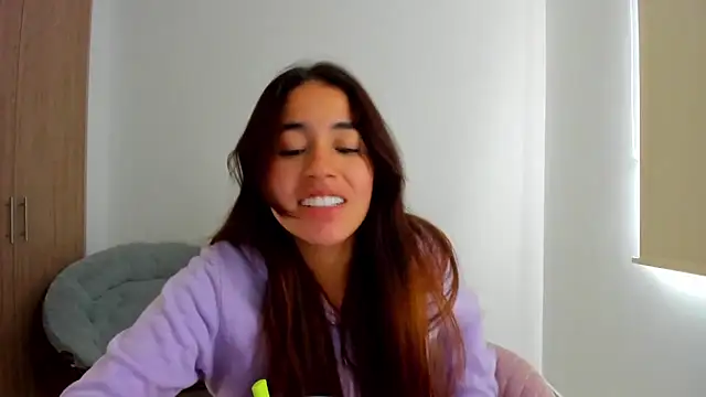 Snapshot of AriaMontgomery chatting on March 2025 06:01:02 PM AriaMontgomery online show from March 2025 06:01:02 PM