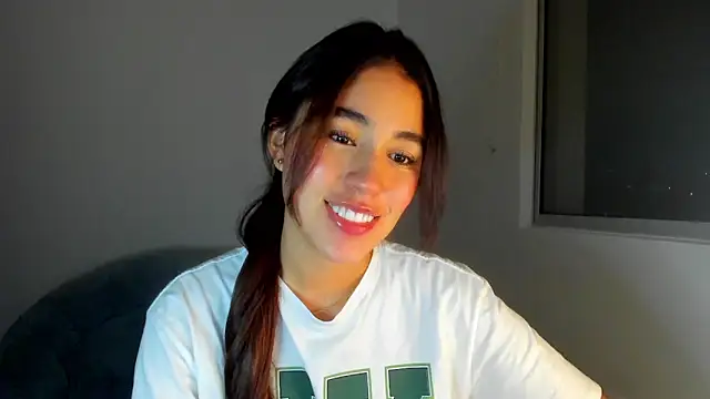 Snapshot of AriaMontgomery chatting on March 2025 04:02:02 AM AriaMontgomery online show from March 2025 04:02:02 AM