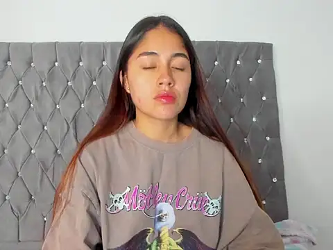 Snapshot of AriaMontgomery chatting on September 2025 02:33:01 AM AriaMontgomery online show from September 2025 02:33:01 AM