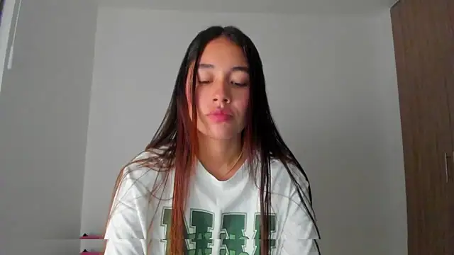 Snapshot of AriaMontgomery chatting on October 2025 03:43:01 AM AriaMontgomery online show from October 2025 03:43:01 AM