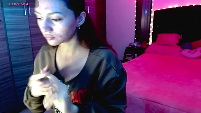 holy juli online show from November 2025 03:39:02 AM