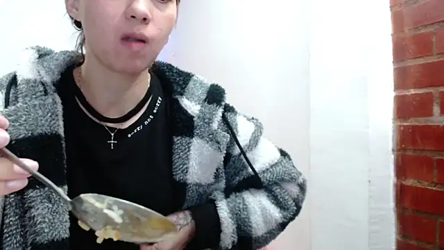 holy juli online show from March 2026 03:13:01 AM