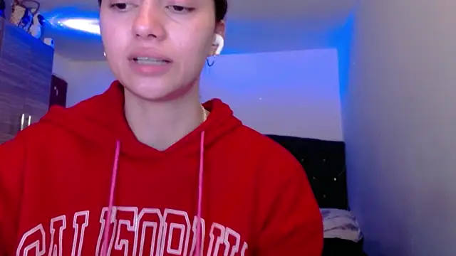 Snapshot of holy_juli chatting on June 2026 04:36:02 AM holy juli online show from June 2026 04:36:02 AM