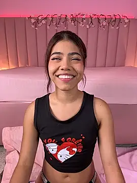 Snapshot of KellyOlsenbe chatting on July 2026 09:08:02 PM KellyOlsenbe online show from July 2026 09:08:02 PM