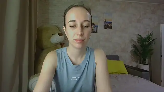 Snapshot of Anika_bloom chatting on October 2025 10:52:01 PM Anika bloom online show from October 2025 10:52:01 PM