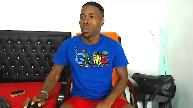 Snapshot of Damian_hart_24CM chatting on November 2025 08:37:01 AM Damian hart 24CM online show from November 2025 08:37:01 AM