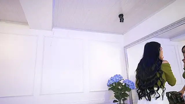 Snapshot of elasummer chatting on March 2025 12:06:02 PM elasummer online show from March 2025 12:06:02 PM