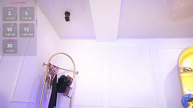 Snapshot of elasummer chatting on September 2025 12:10:02 PM elasummer online show from September 2025 12:10:02 PM