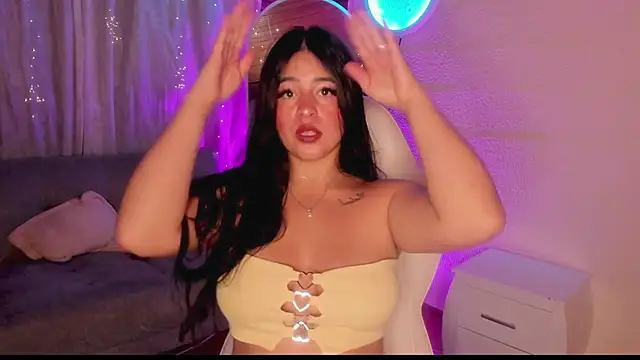 Snapshot of sunshine_maddy chatting on January 2025 11:43:01 PM sunshine maddy online show from January 2025 11:43:01 PM