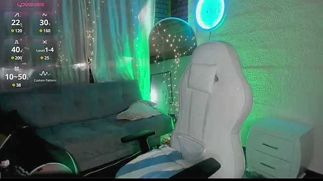 Snapshot of sunshine_maddy chatting on January 2025 01:02:02 PM sunshine maddy online show from January 2025 01:02:02 PM